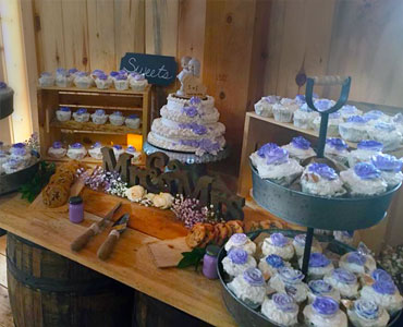 Serendipity Farms wedding cupcakes