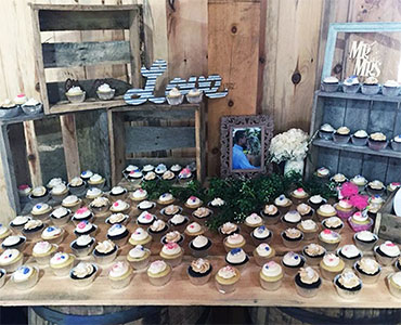 Serendipity Farms wedding cupcakes